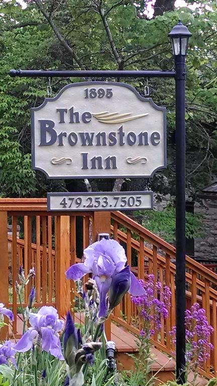 Brownstone Inn Sign