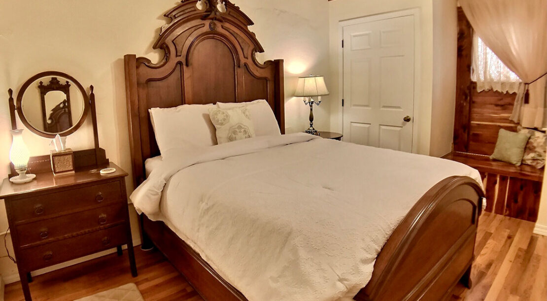 Innkeeper Suite Queen Bed