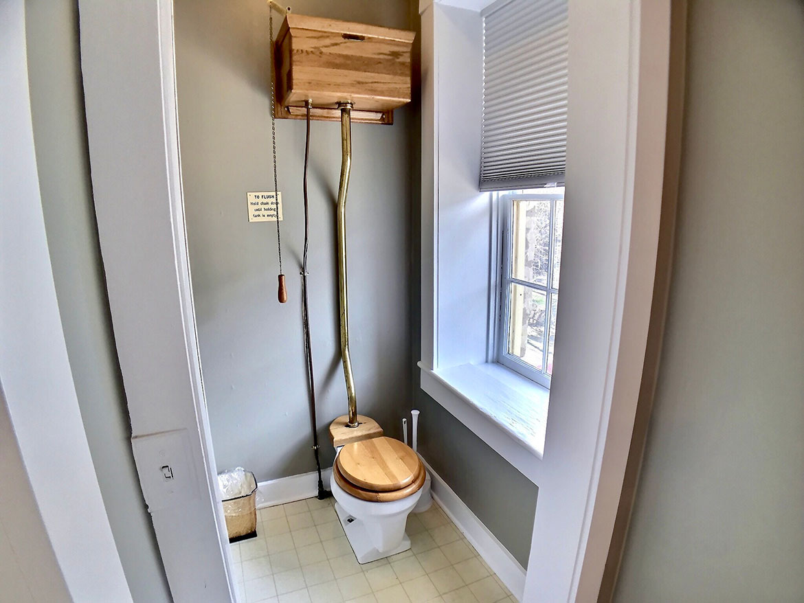 Brownstone Inn - Penthouse Suite Toilet