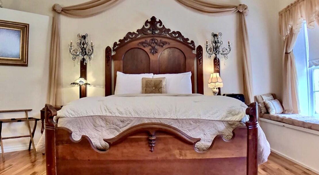 Rose Suite Queen Bed